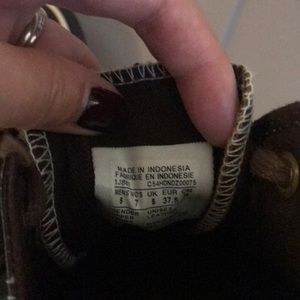 Brown leather converse size 7